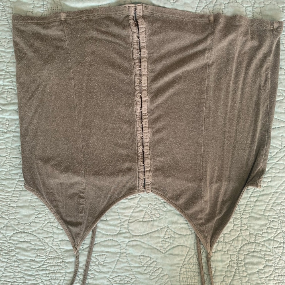American Eagle soft and sexy army green cropped tank top with metal clasp detail